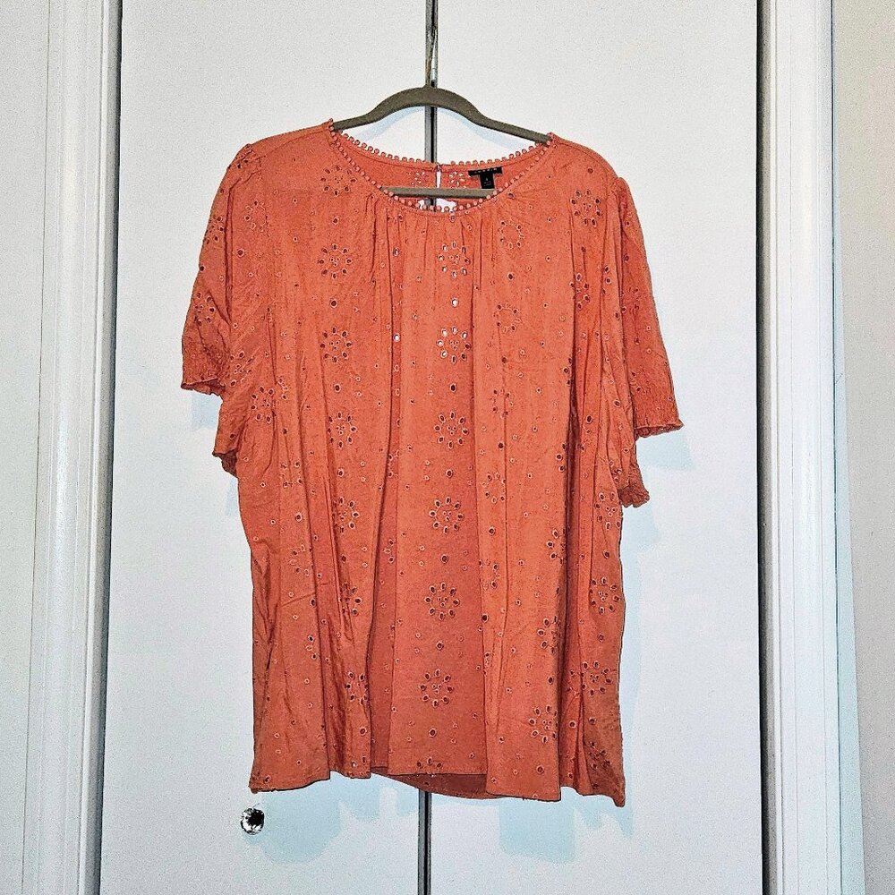 Torrid Abbey Challis Eyelet Back Cutout Top- Size 4X  NWT - Picture 3 of 3